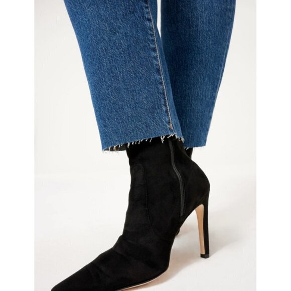 NEW W/TAGS - Good American Classic Slim Straight Jeans - Picture 2 of 7